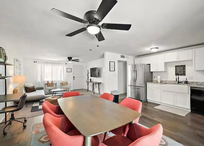 Paradise Valley Village With A Large Backyard Pool *
